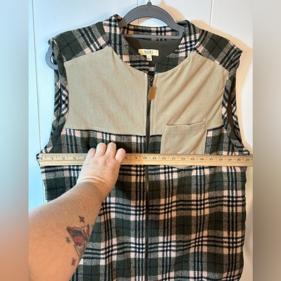 Kori Women’s Green and Pink Plaid Soft Zippered Vest Size Large - Picture 12 of 13